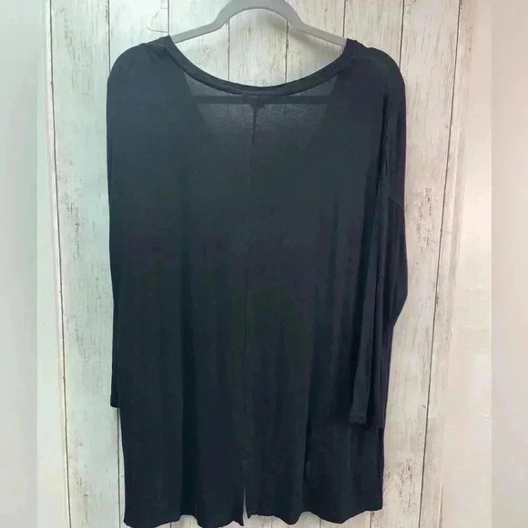 Black long sleeve top with detailing in back size Large - Picture 3 of 6
